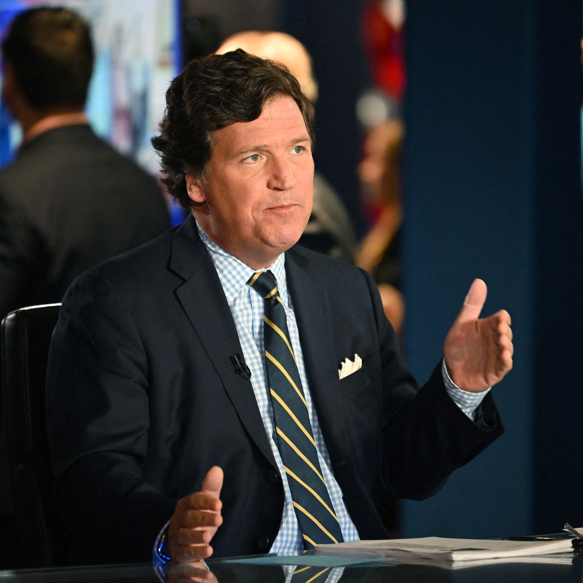 Tucker Carlson dénonce les élites et le système américain dans un discours explosif