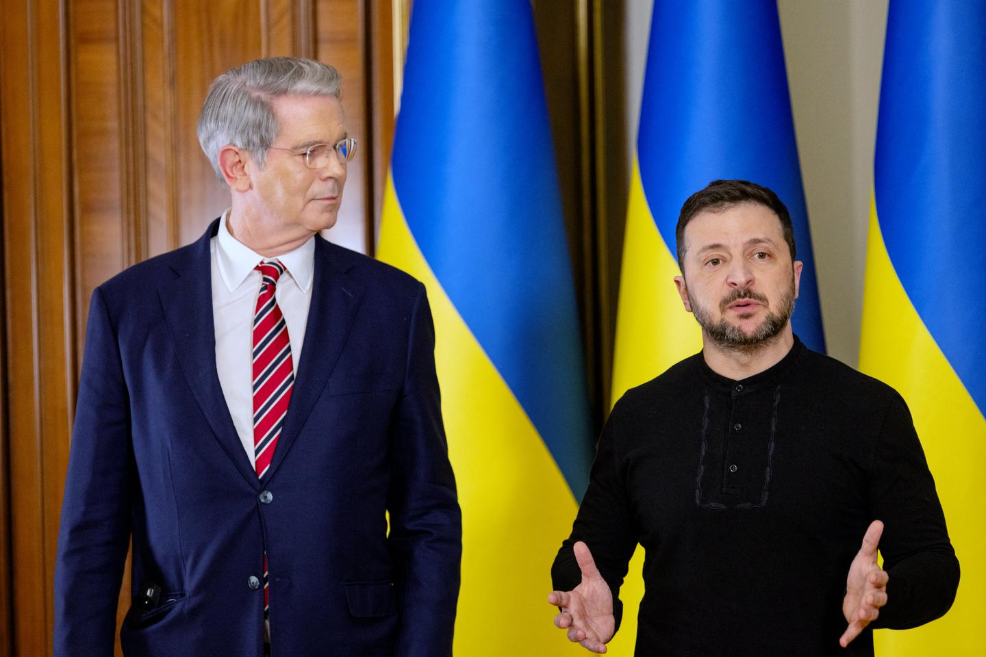 L’Effondrement de l’Amérique : Le Déclin de Trump et la Honte des Dirigeants Ukrainiens