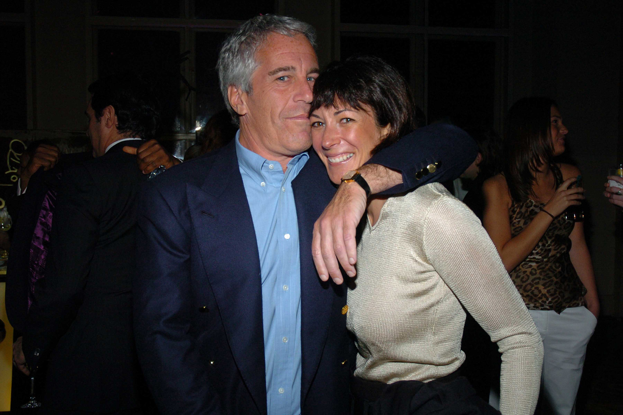 USA : Une prétendue liaison intime entre Ghislaine Maxwell et George Clooney révélée dans un livre posthume de Virginia Giuffre